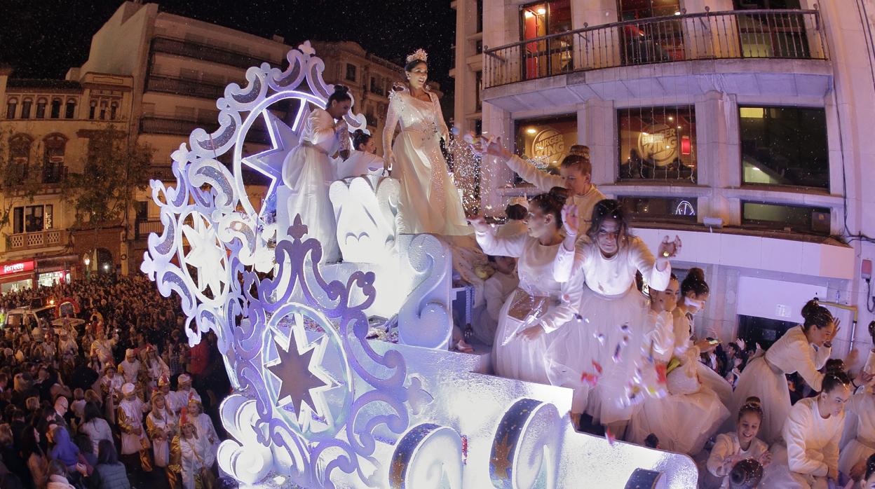 Paso de la cabalgata por la Campana