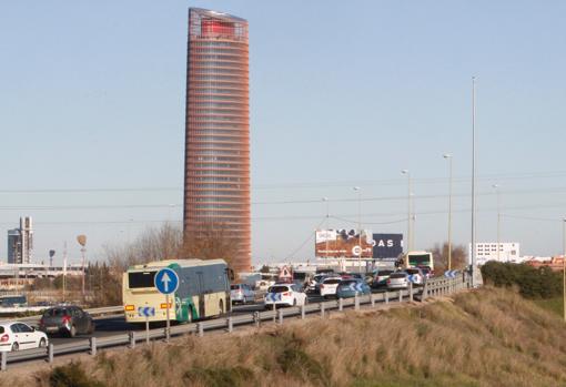 Imagen del atasco a la salida de Sevilla