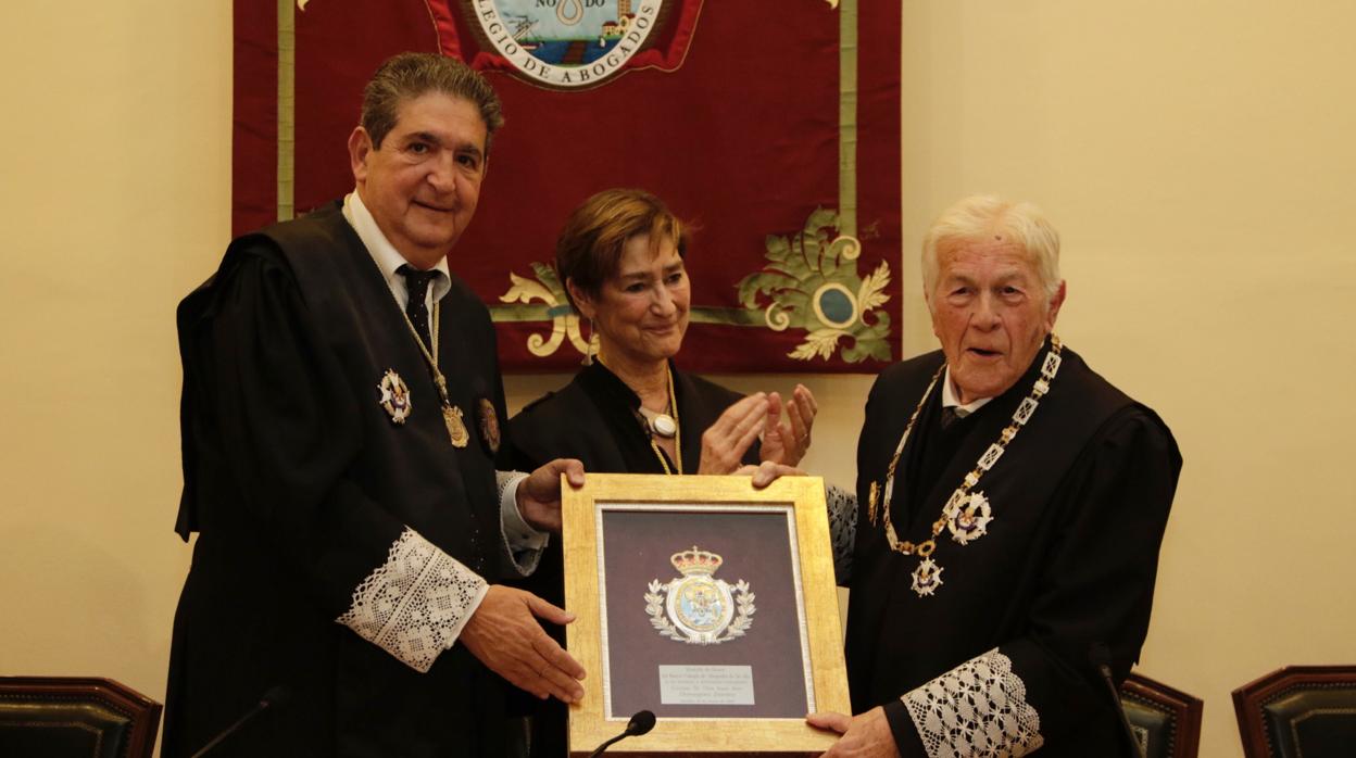 El Colegio de Abogados de Sevilla ha homenajeado a Juan José Domínguez Jiménez