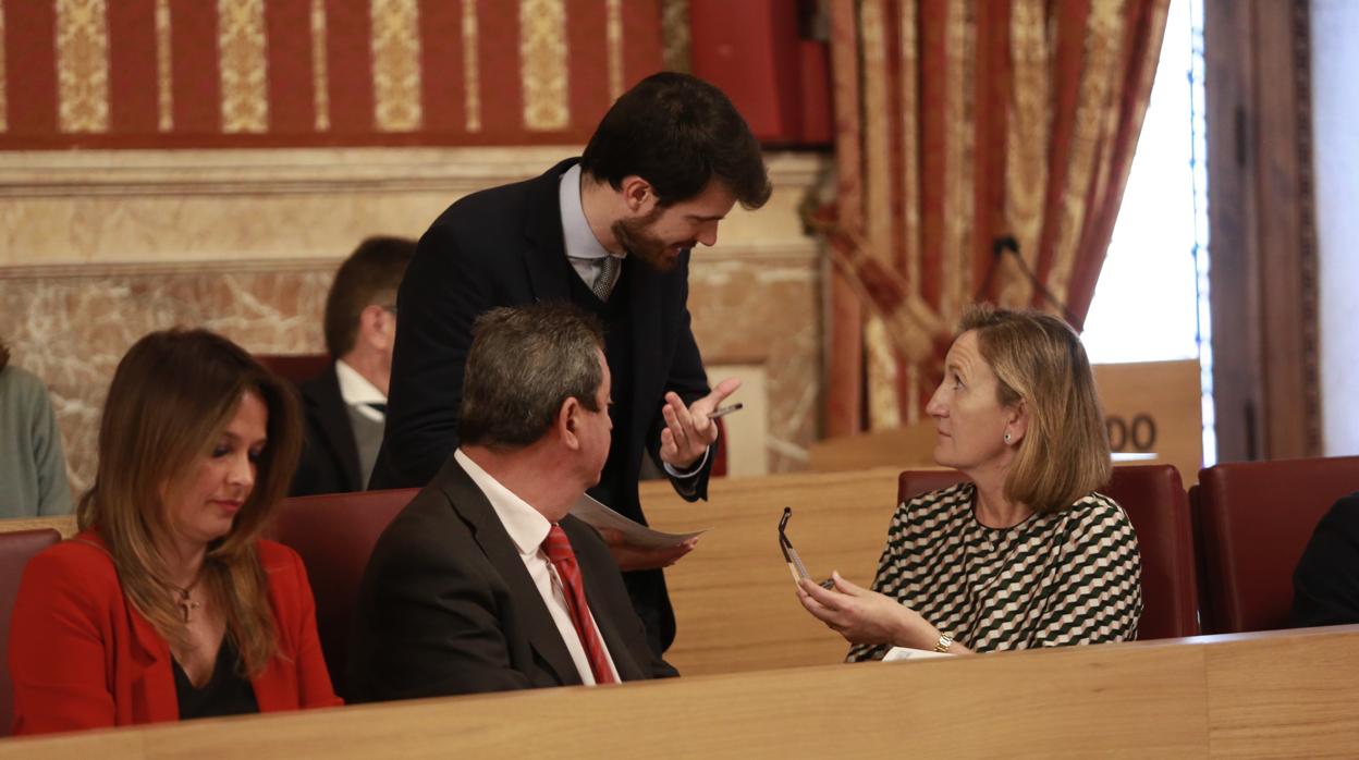 La popular Sánchez Estrella dialoga con Moyano, de Ciudadanos