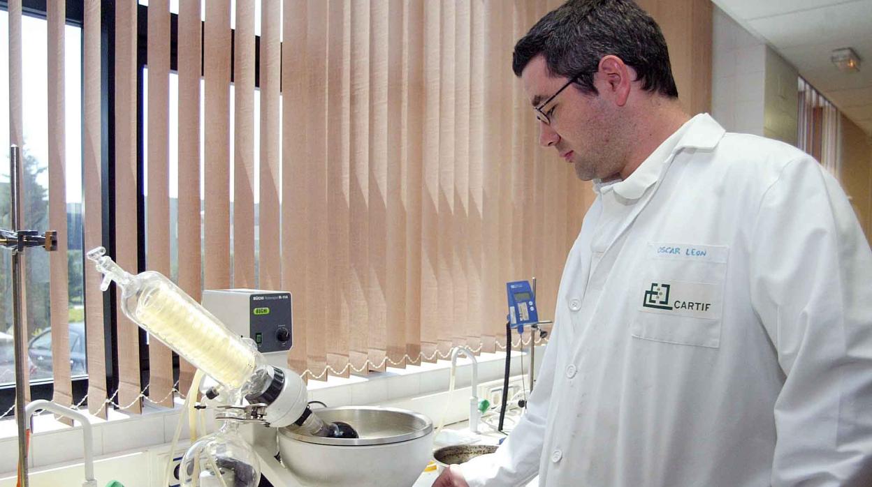 Un becario trabajando