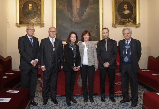 Foto de familia del acto celebrado ayer en la Real Academia