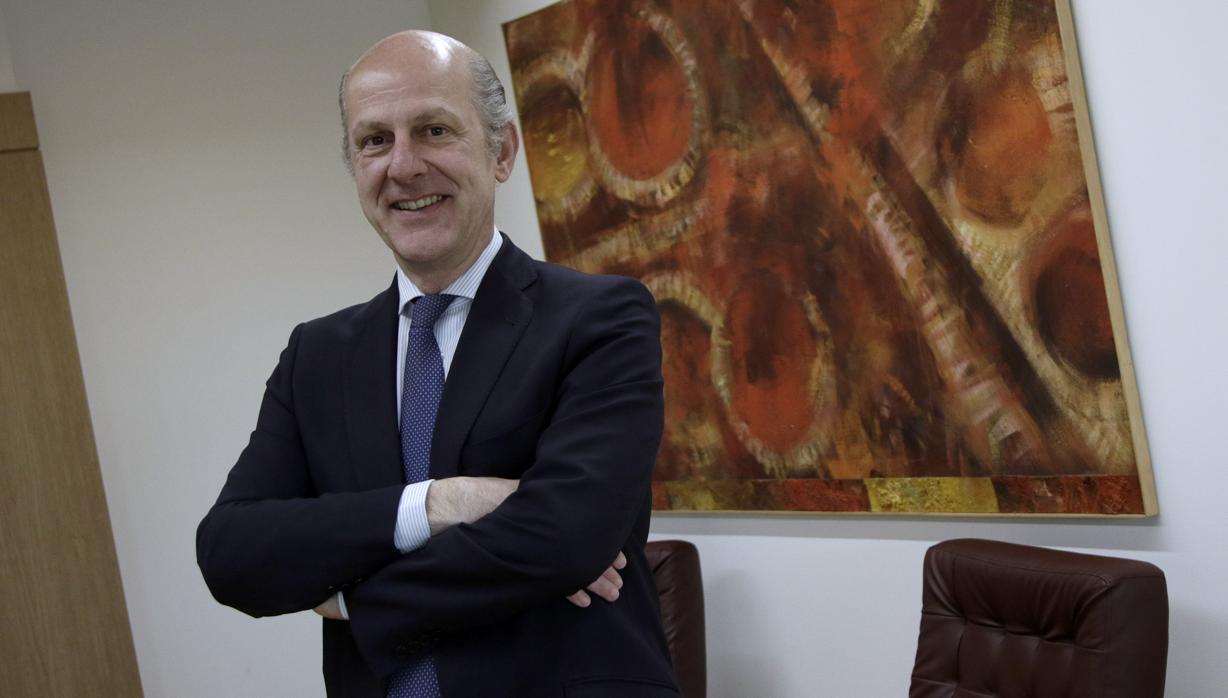 Miguel Cuéllar en su despacho profesional de Zurbarán Abogados