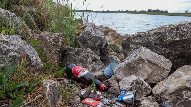 Zafarrancho en el «lago de los hippies» de Sevilla