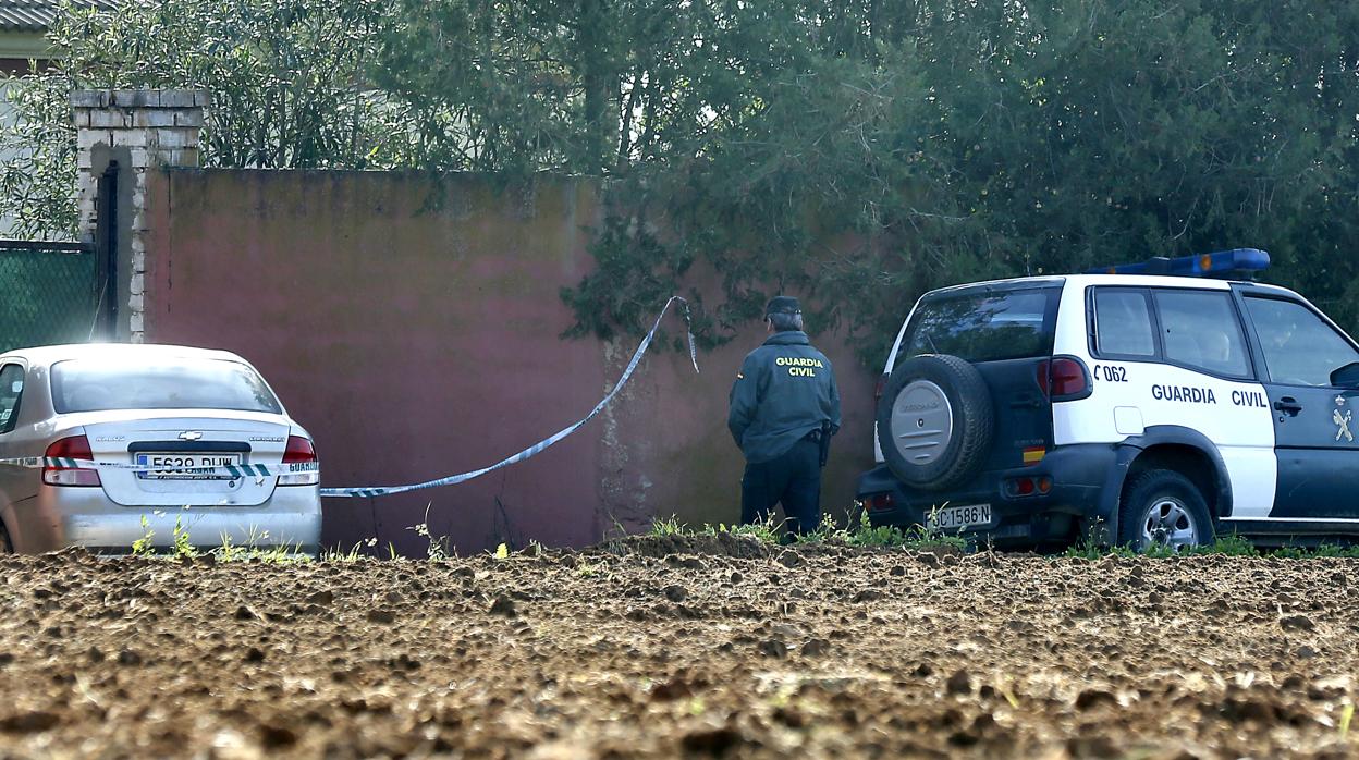 Agentes de la Guardia Civil en Pilas