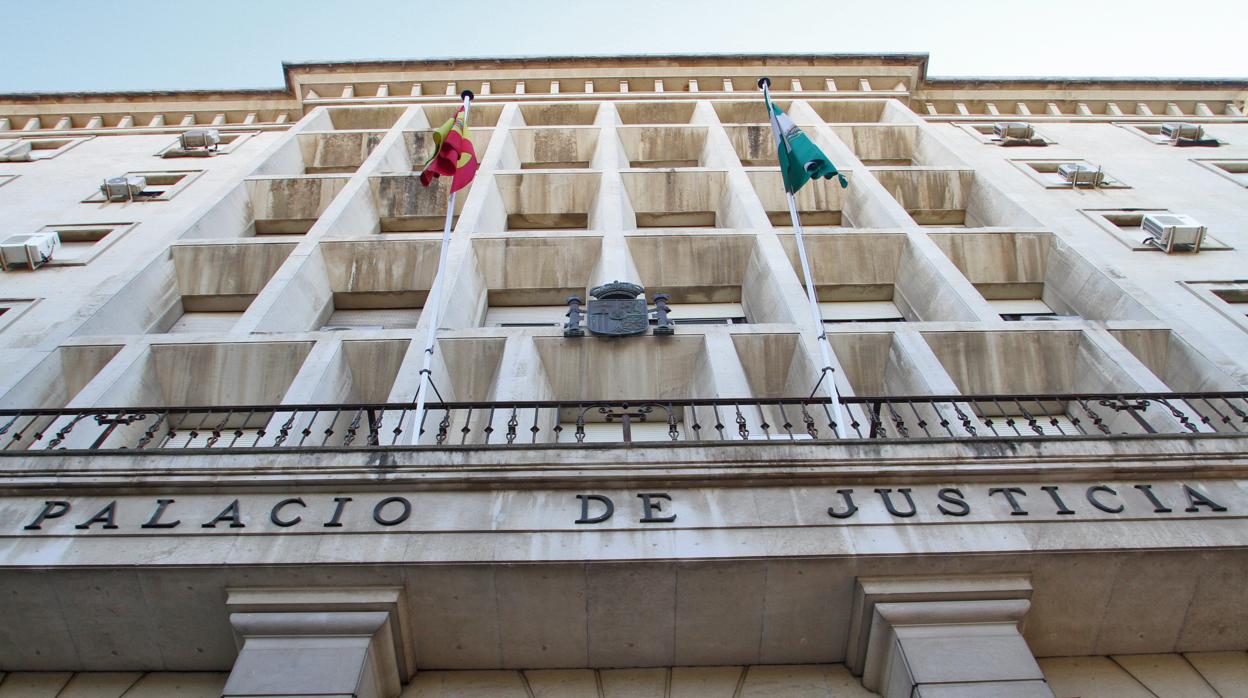 Fachada de la Audiencia Provincial de Sevilla