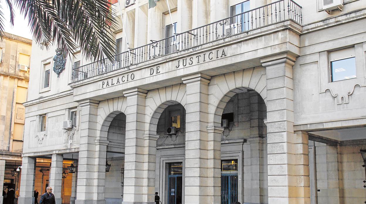 Fachada de la Audiencia de Sevilla