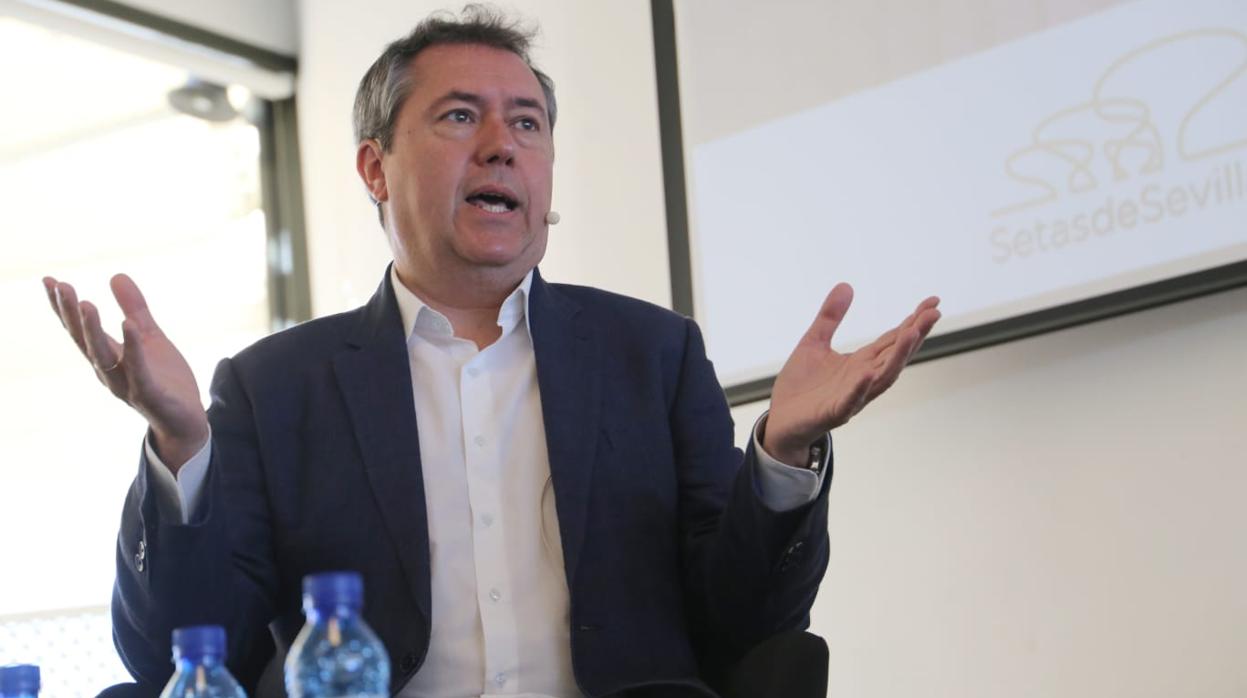 Juan Espadas, durante el encuentro organizado por Radio Sevilla