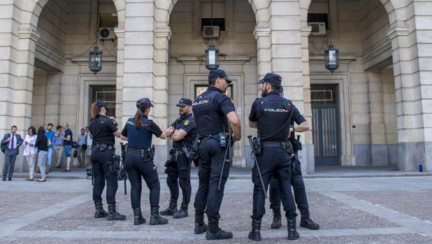 La Policía Nacional evitó una pelea entre más de cien aficionados ultras antes de la final de la Copa del Rey