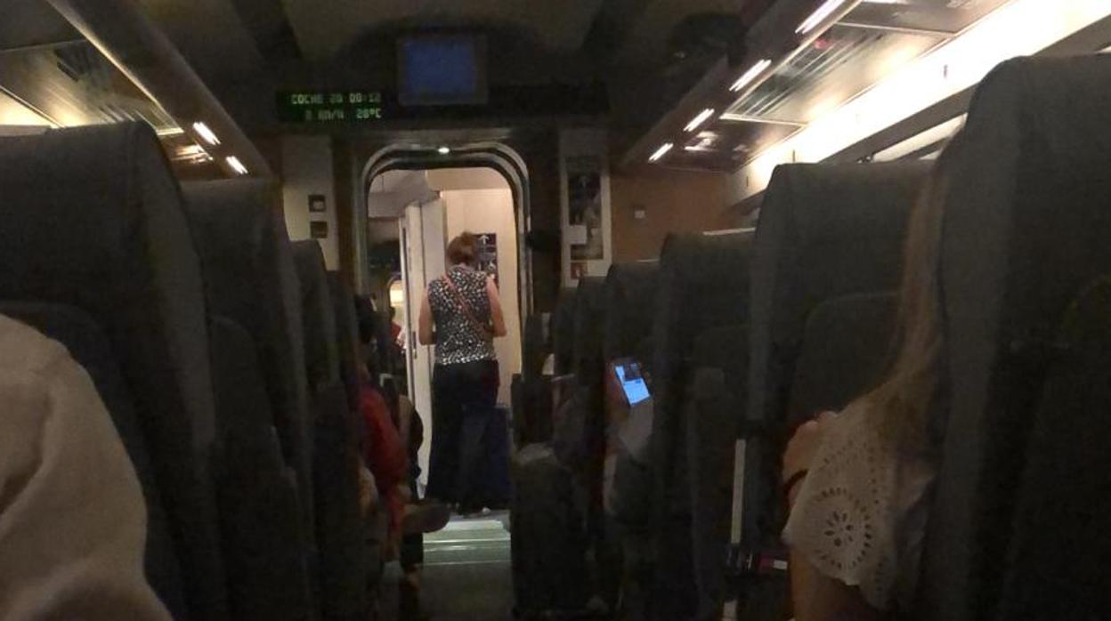 Los viajeros del AVE Sevilla-Madrid han llegado a la capital con más de dos horas de retraso