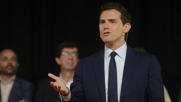 Albert Rivera tacha de «auténticos fascistas» a los que atacaron a Ciudadanos en el Orgullo en Sevilla