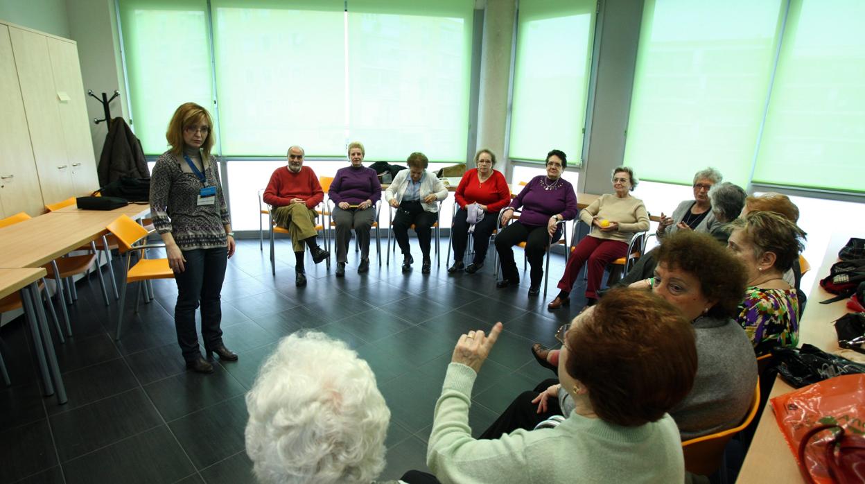 Las personas mayores son las que necesitan más ayuda
