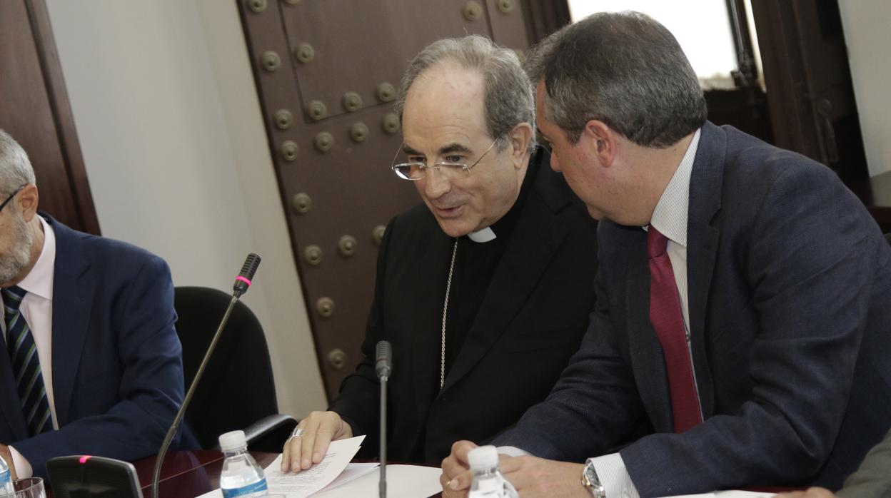 El arzobispo y el alcalde firman el acuerdo para rehabilitar Los Pajaritos