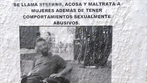 Denuncia en Sevilla la pega masiva de carteles donde le acusan de maltratador y acosador