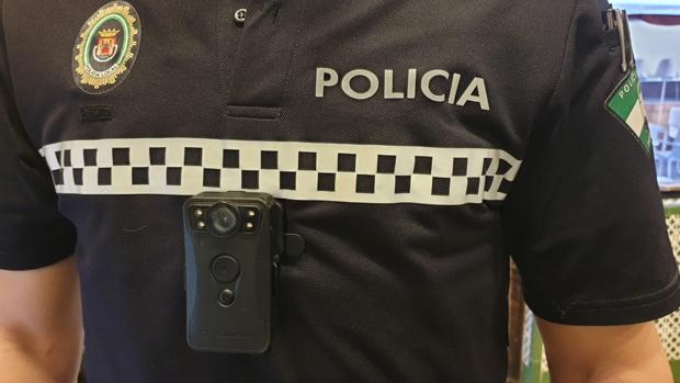 La Policía Local de Sevilla estudia colocar a sus agentes cámaras en sus uniformes