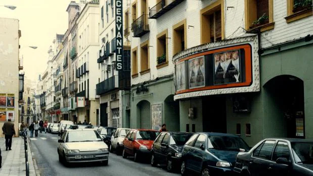 El Cervantes y el Avenida, los dos únicos cines históricos que siguen vivos en Sevilla