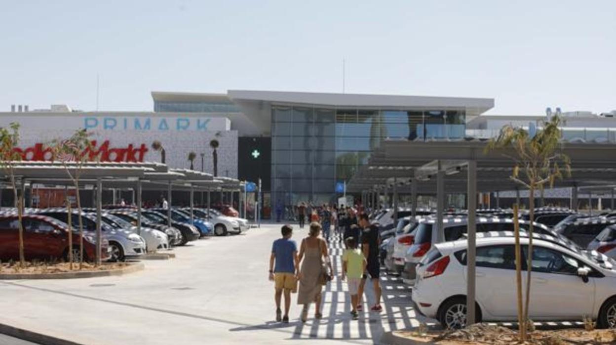 Aparcamiento del centro comercial Lagoh