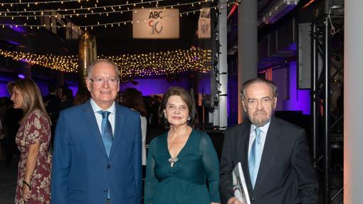 Álvaro Ybarra, Isabel Herce y Antonio Burgos