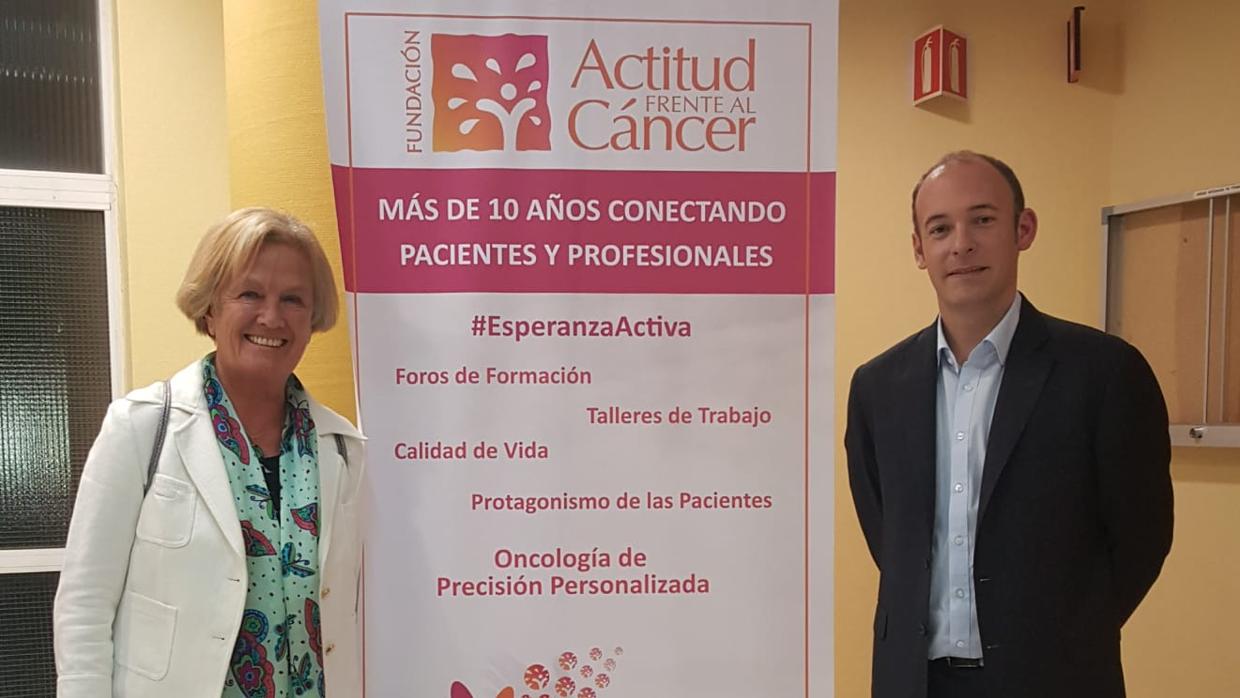 La doctora Ana Casas, coordinadora del foro, y el doctor Prat, presidente del grupo Solti