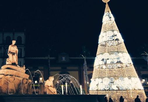 Árbol iluminado en Puerta Jerez
