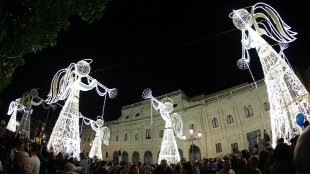 Los ángeles de San Francisco ya iluminan la Navidad de Sevilla