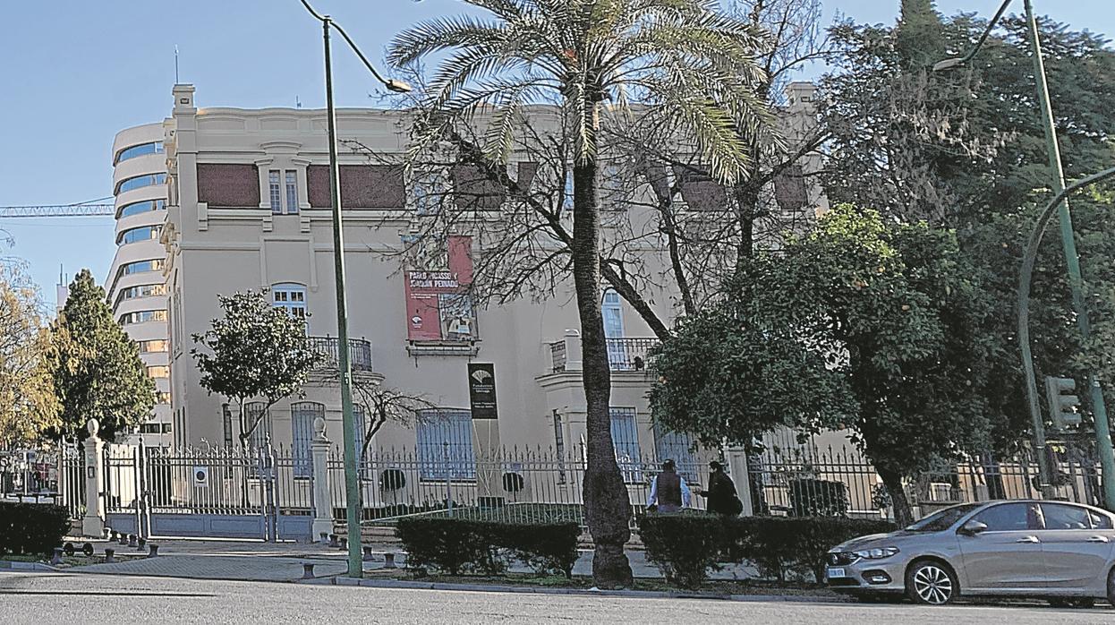 Sede de Unicaja en la avenida de la Palmera