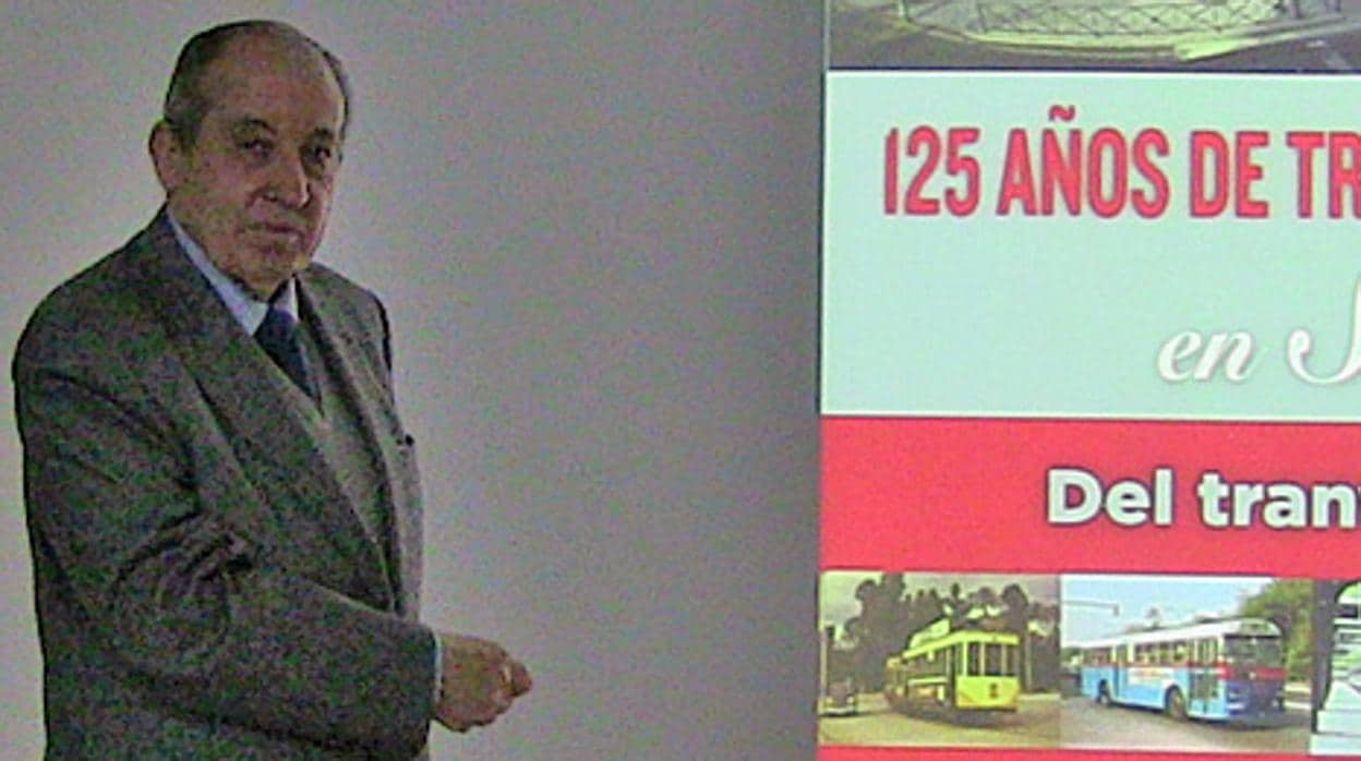 Miguel Cano en una de sus intervenciones públicas sobre el ferrocarril