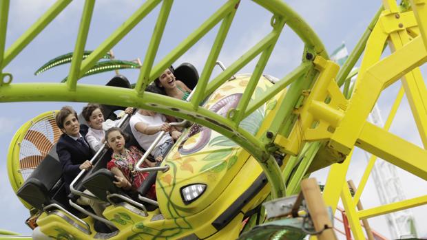 Los dueños de las atracciones no quieren la Feria de Abril en septiembre