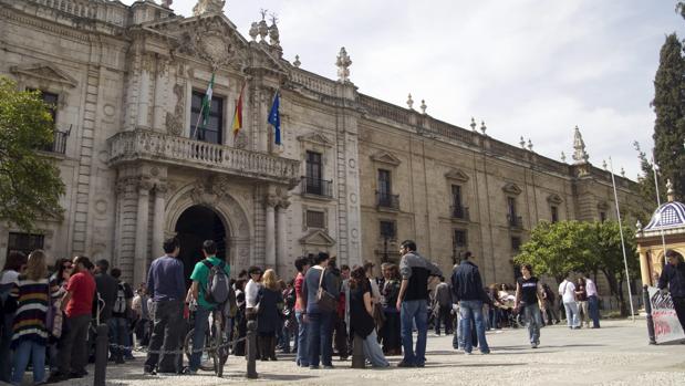 La Universidad de Sevilla reactiva las matrículas de los que no pudieron pagar por el coronarvirus