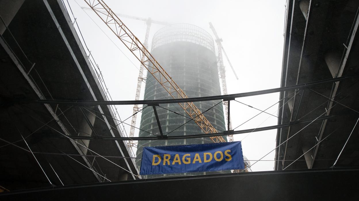 Construcción de la Torre Pelli por Dragados