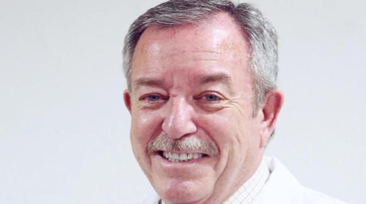 Joaquín García era jefe de Urgencias en el Hospital Vithas Sevilla y falleció el 24 de abril, víctima del coronavirus