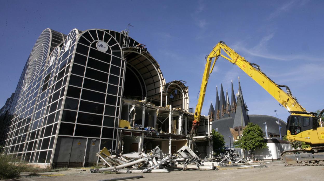 Demolición del Pabellón de la Santa Sede de la Expo, en abril de 2008