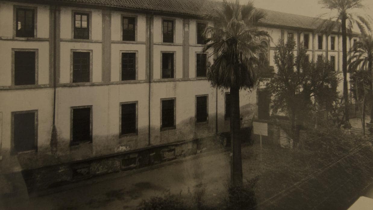 El primitivo edificio fue demolido en 1961 y el centro educativo fue trasladado al Pabellón de Chile