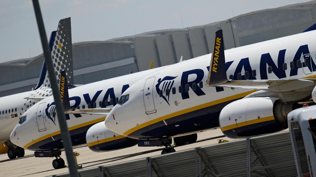 Varios aviones de Ryanair en el aeropuerto de San Pablo