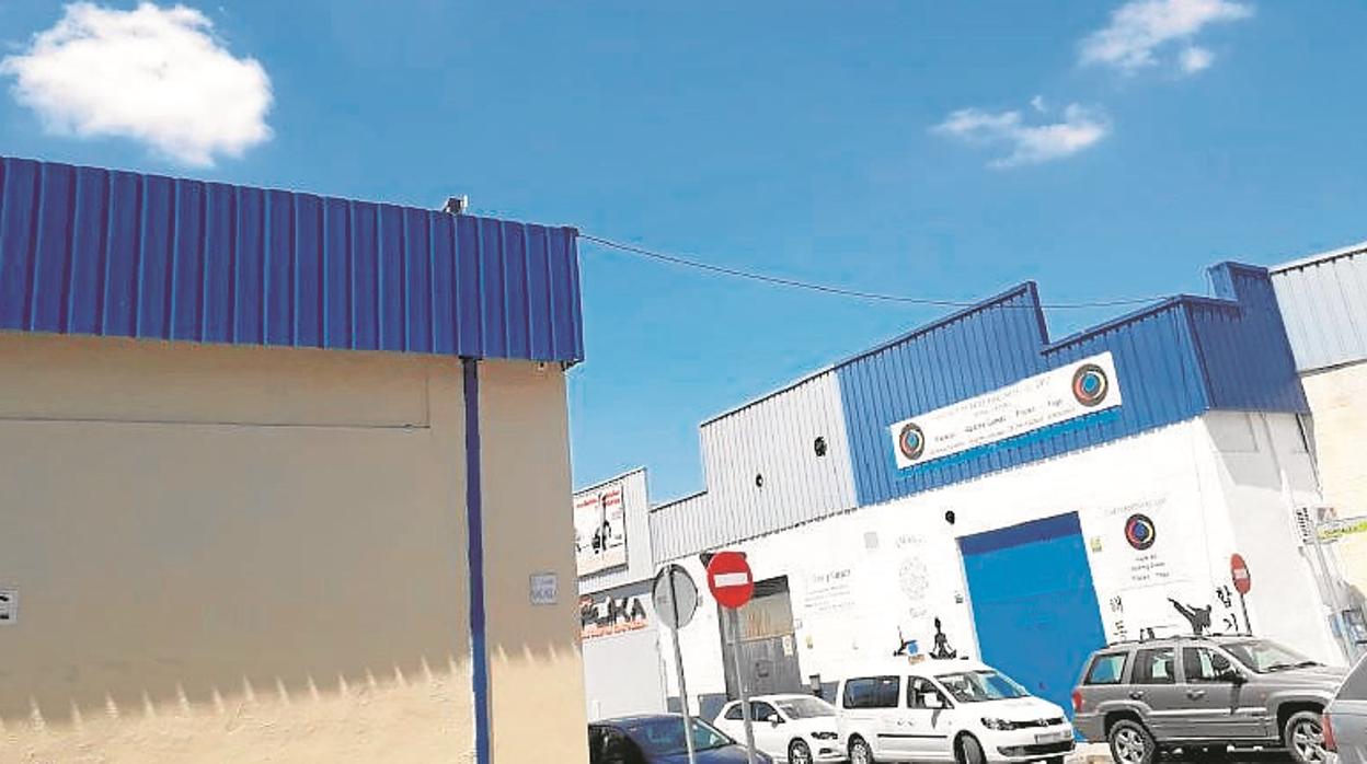 Esta imagen, tomada por el inspector de Endesa, muestra el cable por encima de la nave