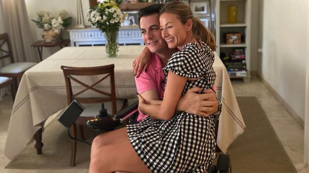 Lucía y Miguel en su domicilio sevillano