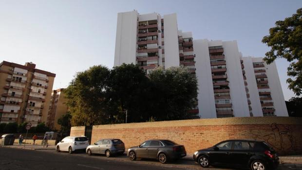 Una comida familiar en Los Remedios, origen del primer rebrote de coronavirus en Sevilla