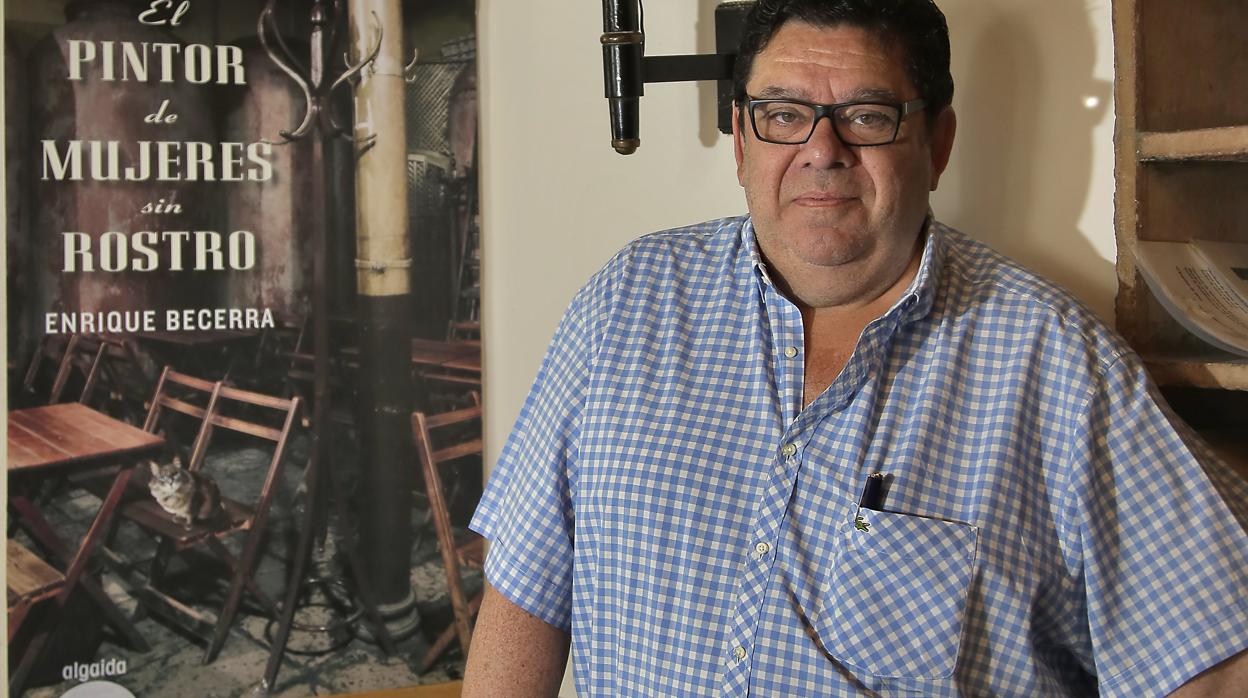 El extabernero, tras poner fin a su etapa como hostelero, recopila material para un futuro libro