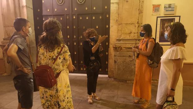 Tras las coplas de las grandes artistas de la ciudad de Sevilla