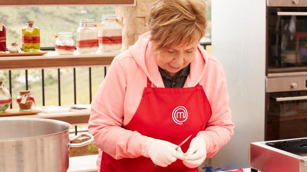Celia Villalobos se confiesa en Masterchef Celebrity: «Soy del Málaga, y del Betis»