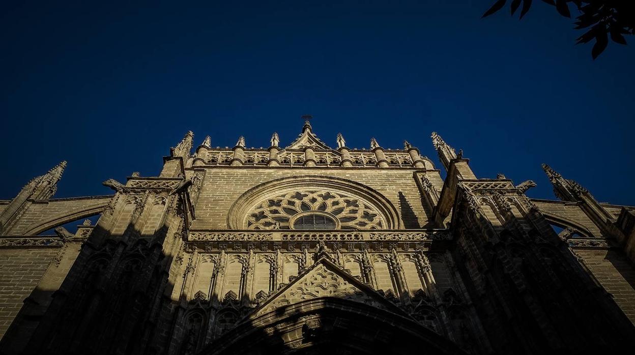 La Catedral de Sevilla durante un atardecer de otoño