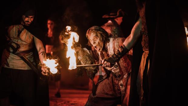 Isla Mágica se llena de terror con monstruosas actividades