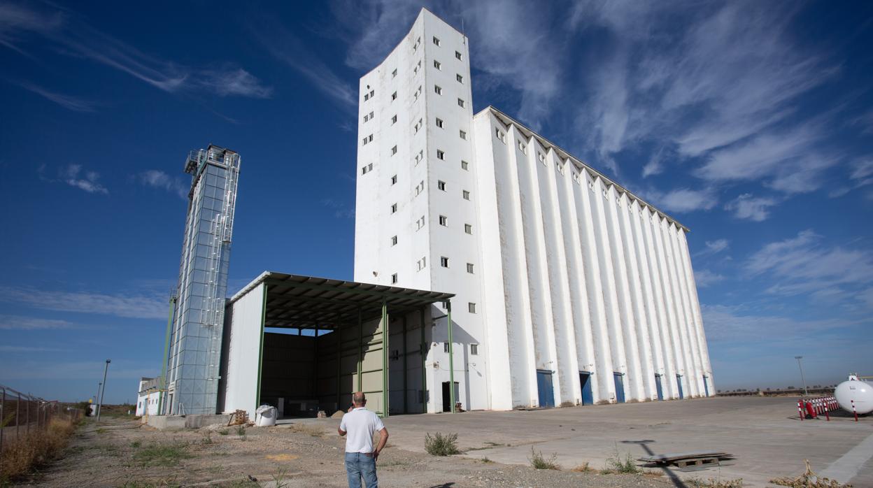 Silo de Las Cabezas de San Juan, con capacidad para 30.000 toneladas de quinoa