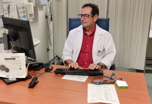 Manuel Aljama, director del centro de salud de Sevilla Este