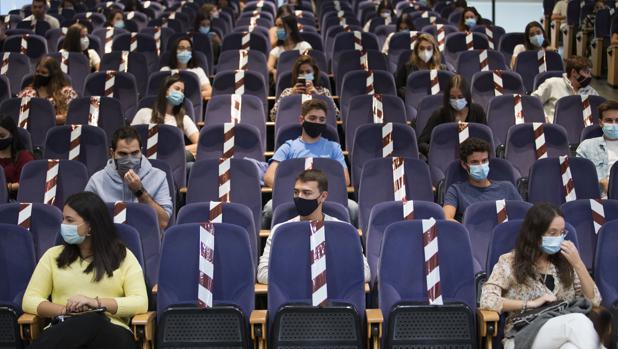 Los alumnos de la Universidad de Sevilla piden volver a las clases presenciales