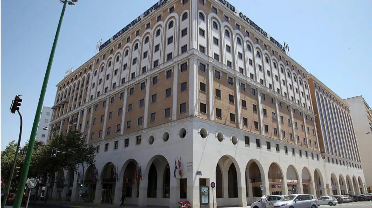 Fachada lateral del hotel Ayre de Sevilla