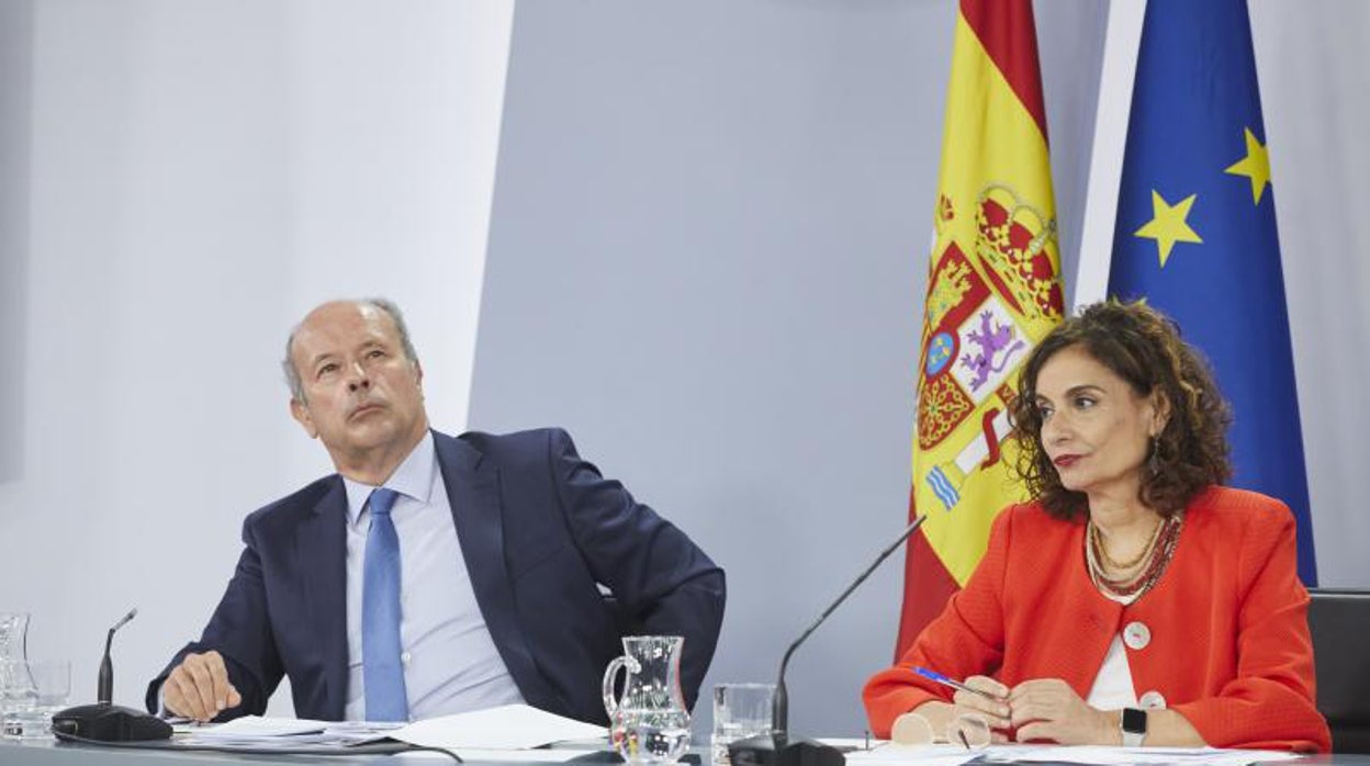 Los ministros Juan Carlos Campo y María Jesús Montero
