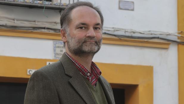 Bosco Gallardo: «La Macarena me prestó la pluma de su saya para escribirle los hexámetros»