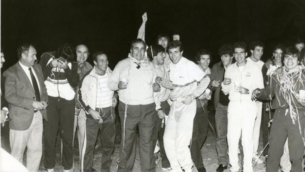 #ArchivoABCsev: la nochevieja que el Sevilla FC se tomó las uvas en la carretera