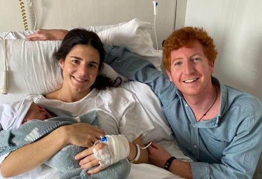 Luis Mejías y María Ariza con el pequeño Luis